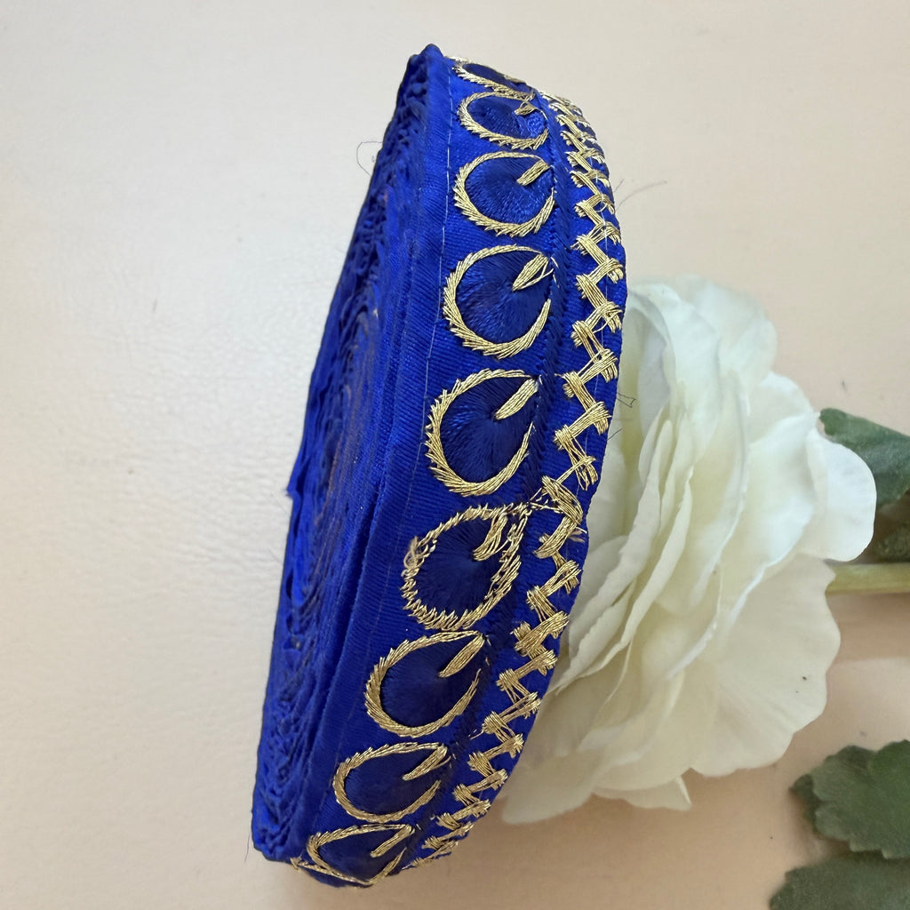 Royal Blue & Gold Zari Paisley Lace Trim – Zigzag Border Embroidery | 9 Yards