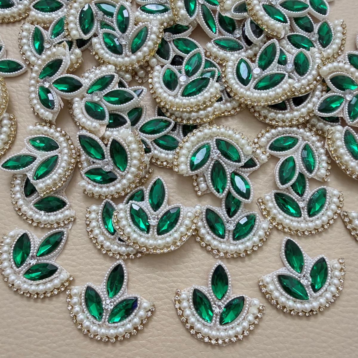 Emerald Green Crystal Fan Patch – Pearl & Rhinestone Embellishment