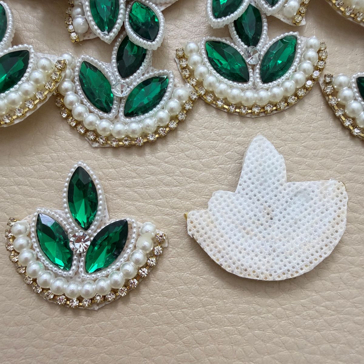 Emerald Green Crystal Fan Patch – Pearl & Rhinestone Embellishment