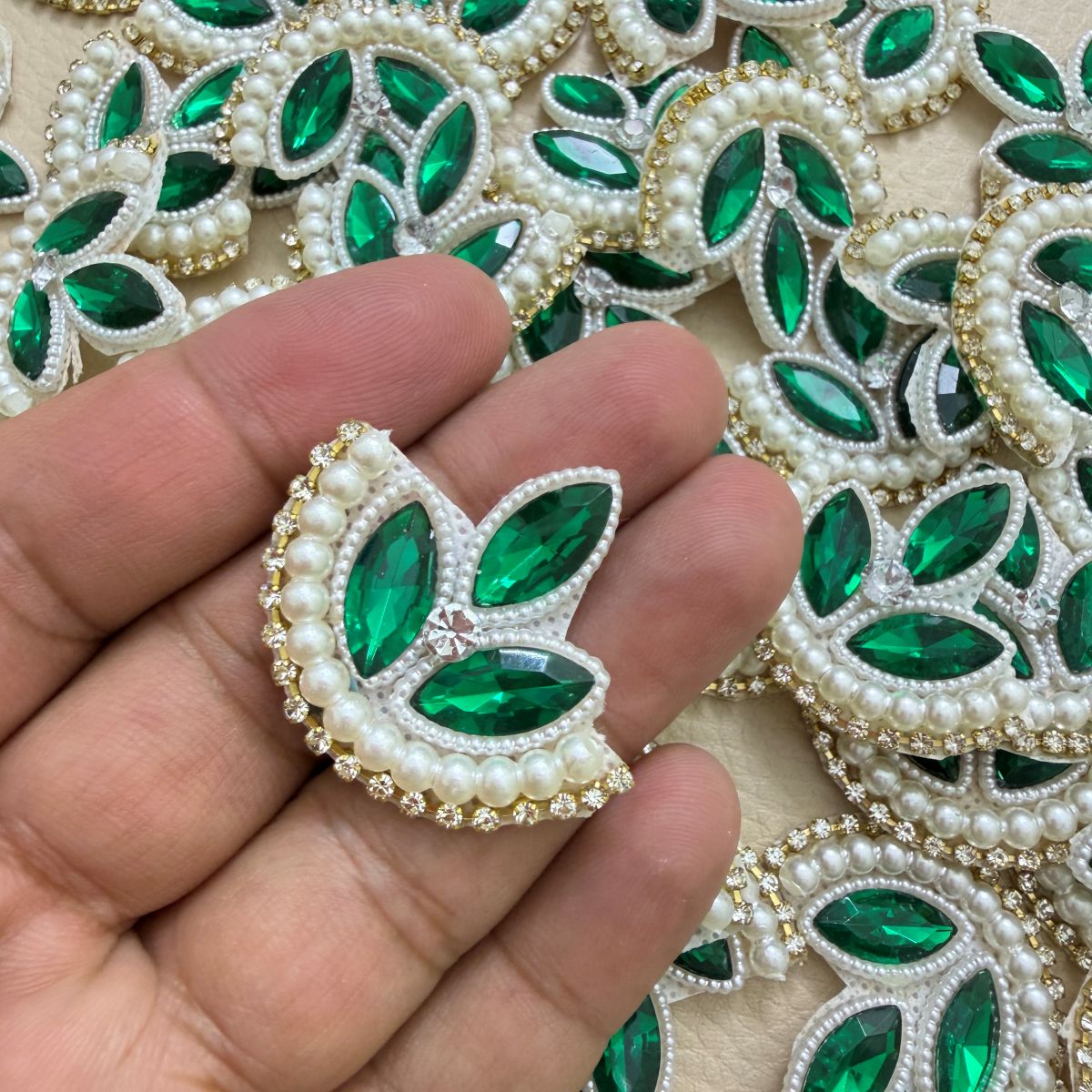 Emerald Green Crystal Fan Patch – Pearl & Rhinestone Embellishment
