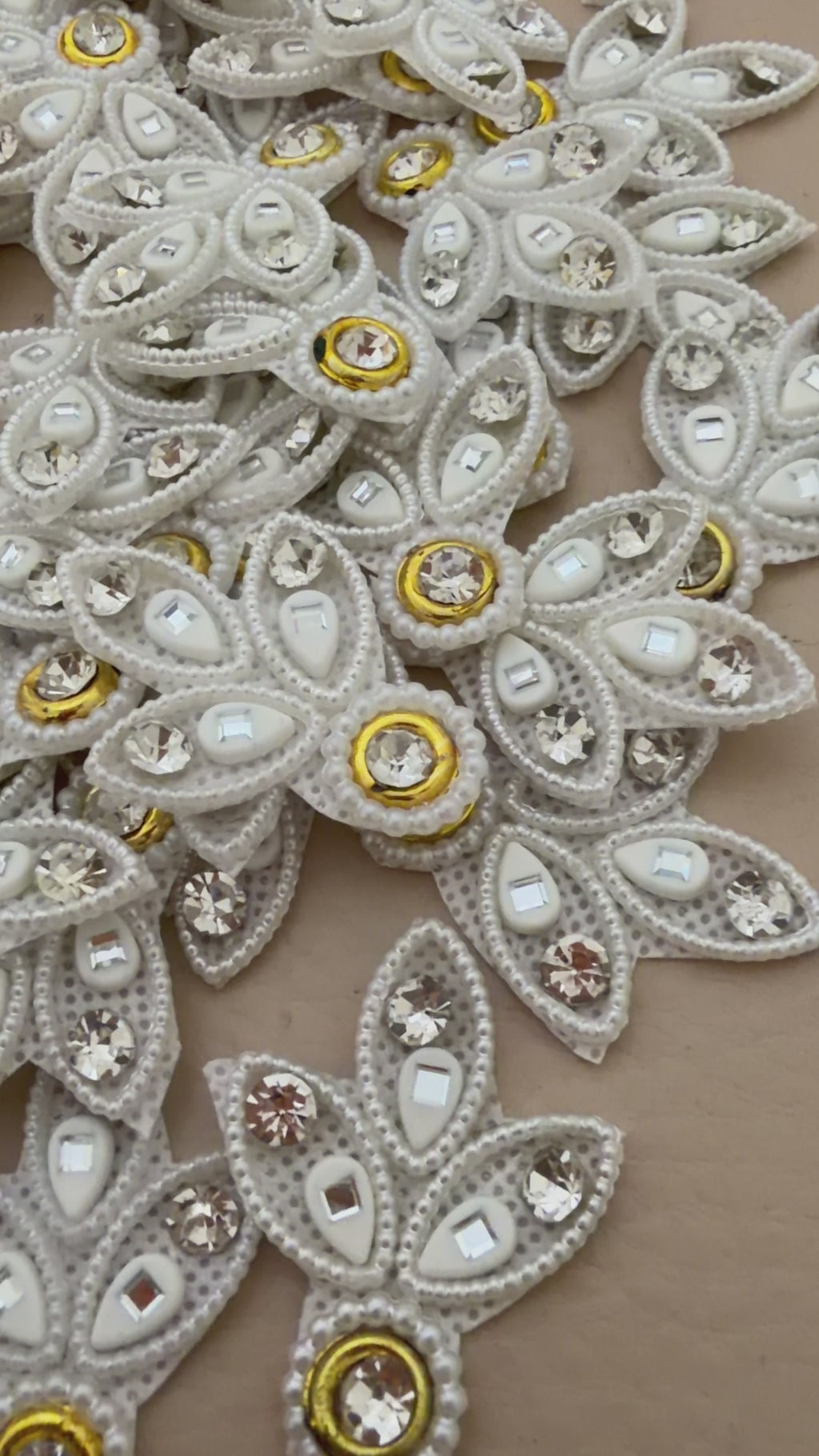 White Pearl & Crystal Leaf Motif Rhinestone Applique Patch – Pack of 25